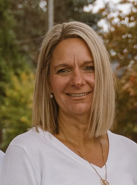 Headshot of Dennielle Hogle, Office Administrator